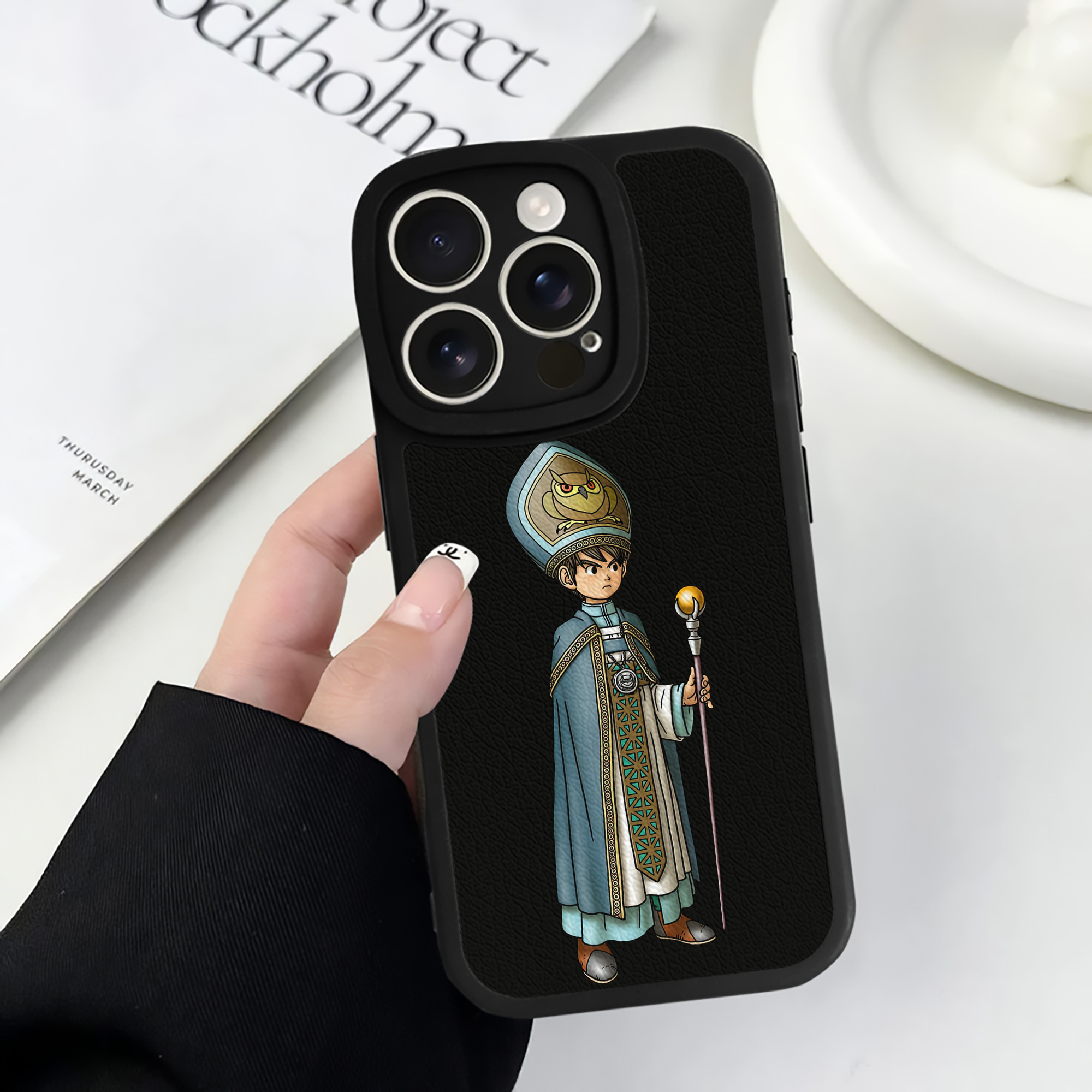 （画像用） ドラゴンクエスト Doragon Kuesuto Dragon Quest 【iPhone 16シリーズ対応】シリコンスマホケース（レザー調） 材質：シリコン